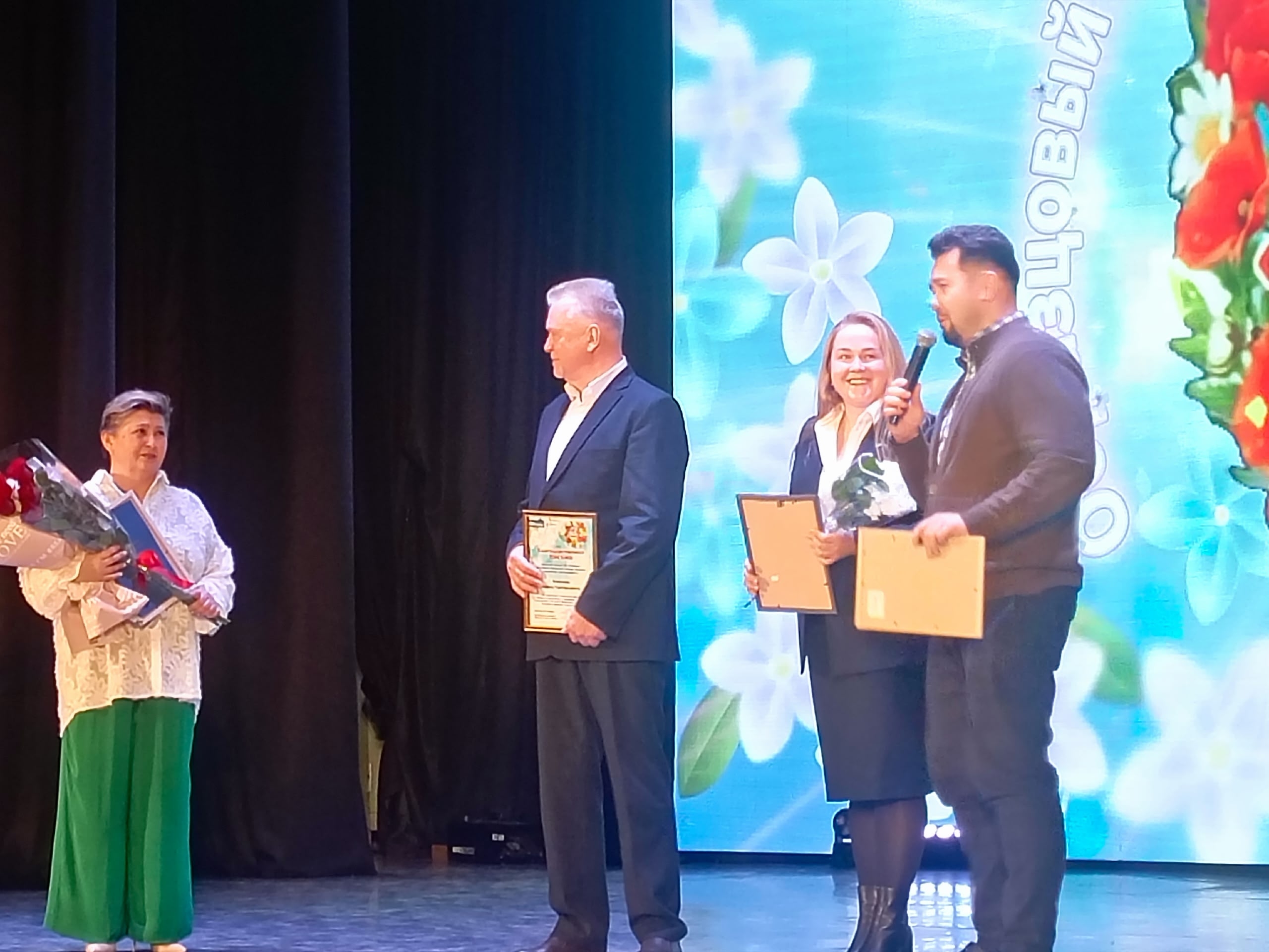 «Аюшка»: 40 лет в ритме народного танца