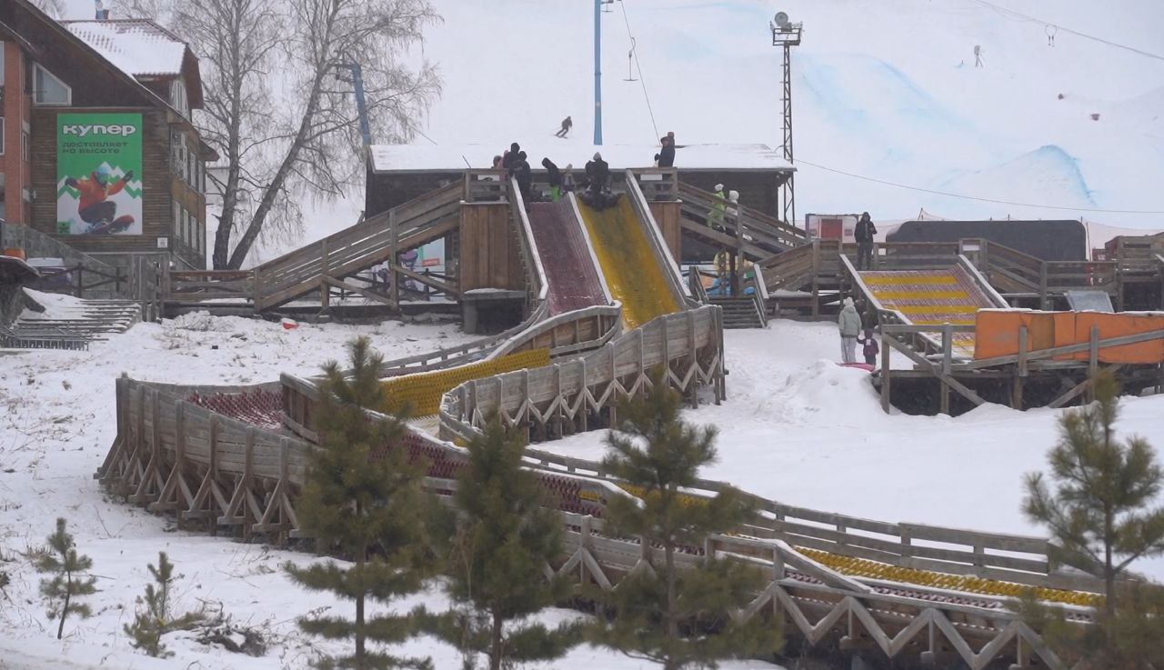Семейный праздник на Южном Урале: горнолыжные склоны зовут!