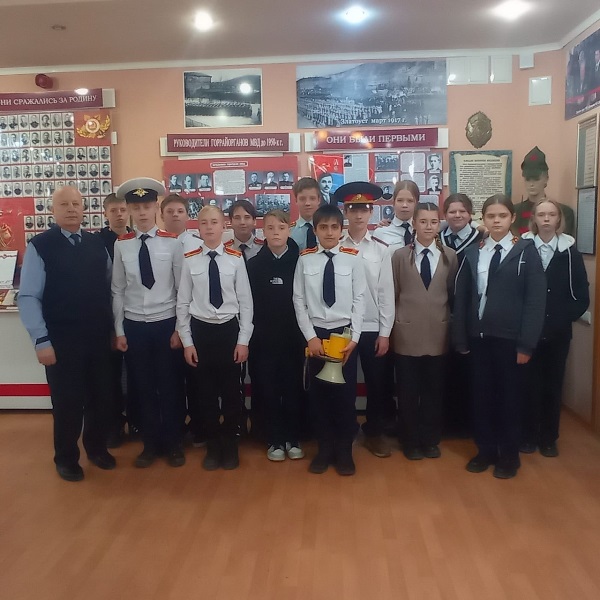 Полицейские и ветераны МВД России обучают безопасности!