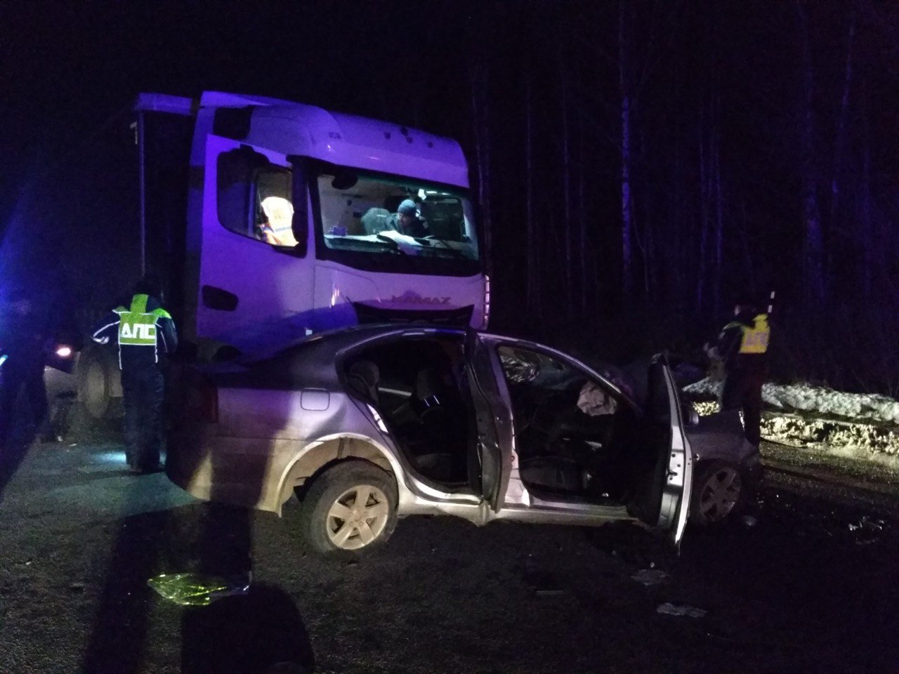 Горький исход на дороге: погиб водитель “Шкоды Октавия” при столкновении с “КАМАЗом”