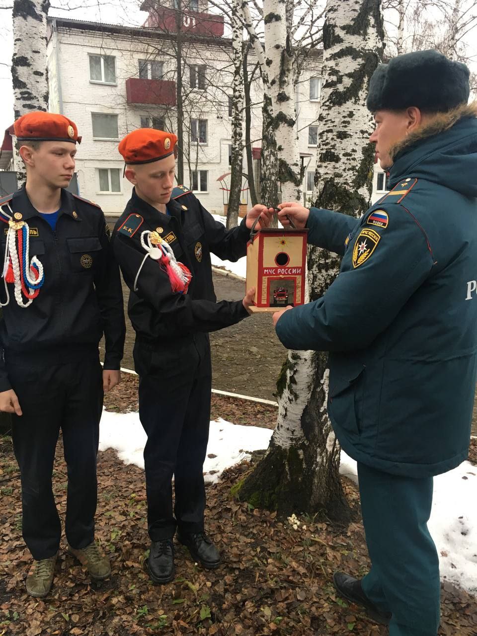 В “Синичкин день” МЧС и кадеты воплотили заботу о природе и птицах!