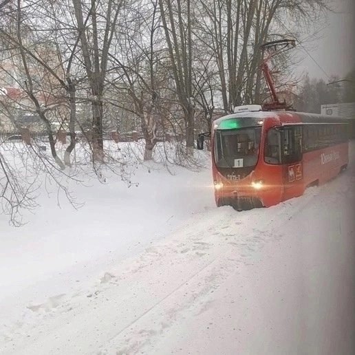 Протест жителей Златоуста: Перекрытие путей трамвая с вилами в руках