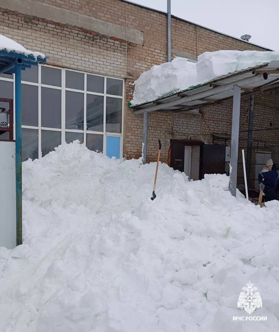 Снежный человек: в Башкирии мужчина закопался с головой