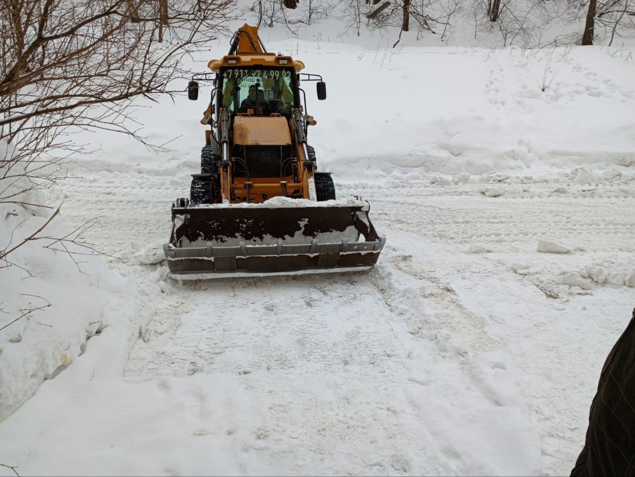 Специалисты коммунальных служб в Златоусте в борьбе с аномальной, снежной зимой!