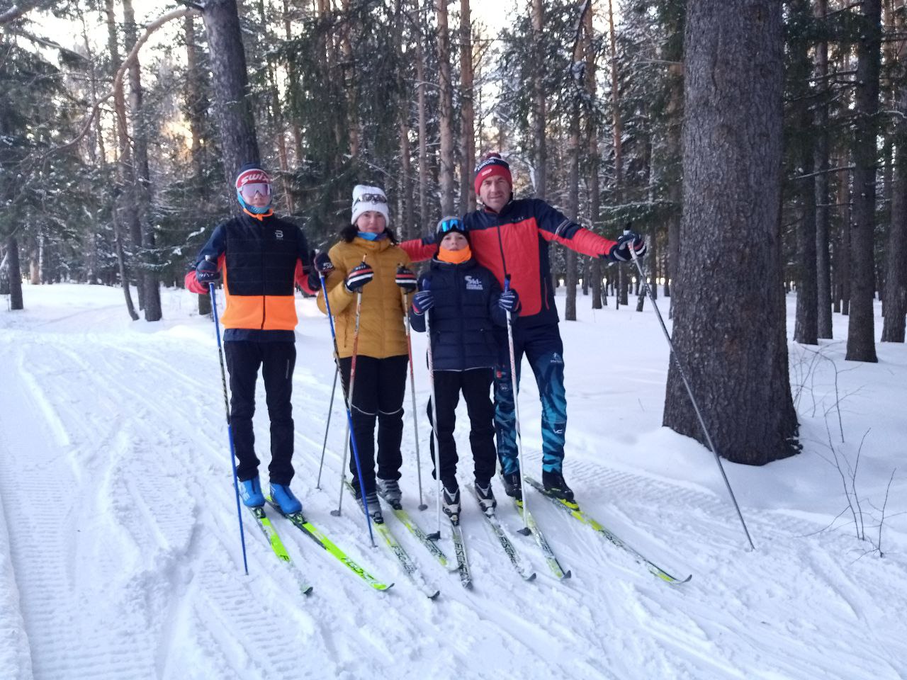 Спорт в Златоусте: “Физкульт, привет” от лыжников города олимпийским спортсменам и чемпионам по биатлону!