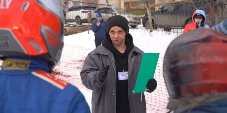 Гонки и образование: Как педагог Алексей Давыдов вдохновляет молодых техников в Златоусте