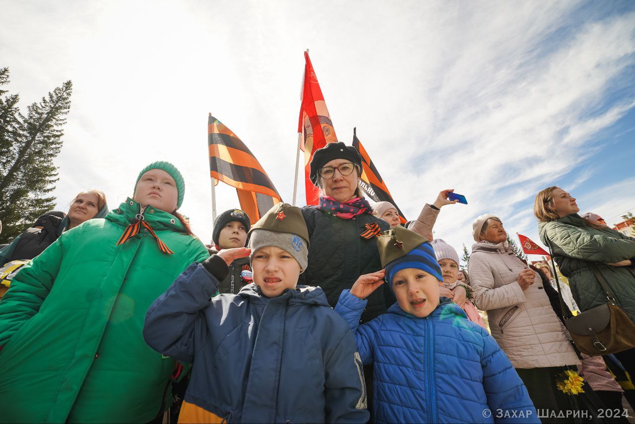 В Златоусте отметили День Победы: торжественный митинг и возложение цветов