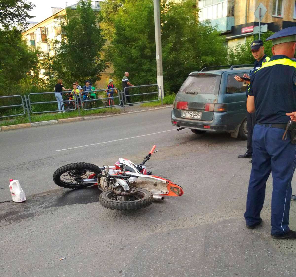 В ДТП пострадали водитель и пассажир мототранспорта в Златоусте