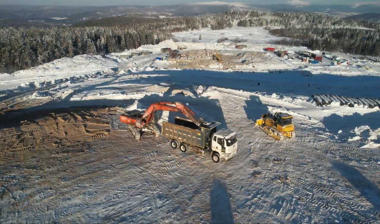 Зелёный холм под снегом: полтора года работы по созданию экологического объекта