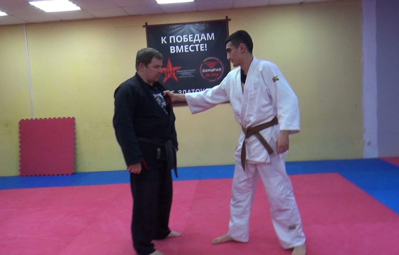 Учимся самообороне при неожиданном конфликте: уверенность и безопасность