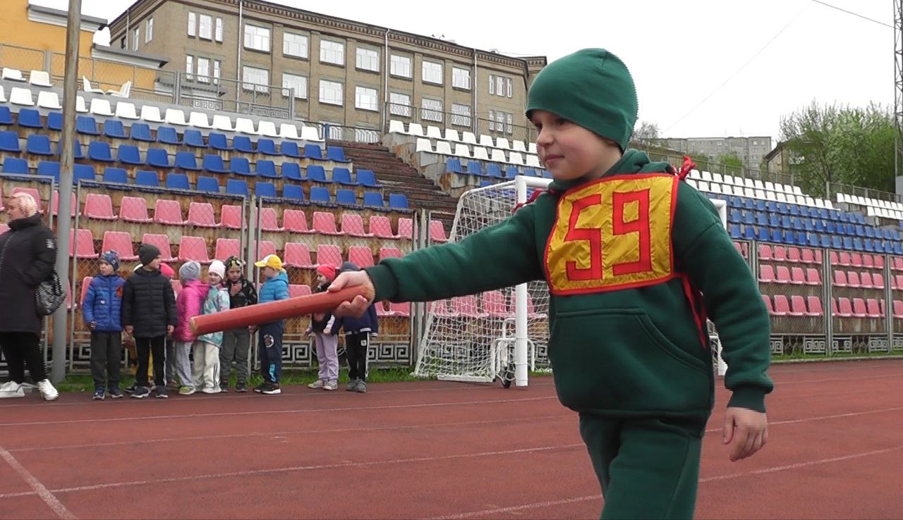 Эстафета весны: детсадовцы Златоуста показали силу и ловкость