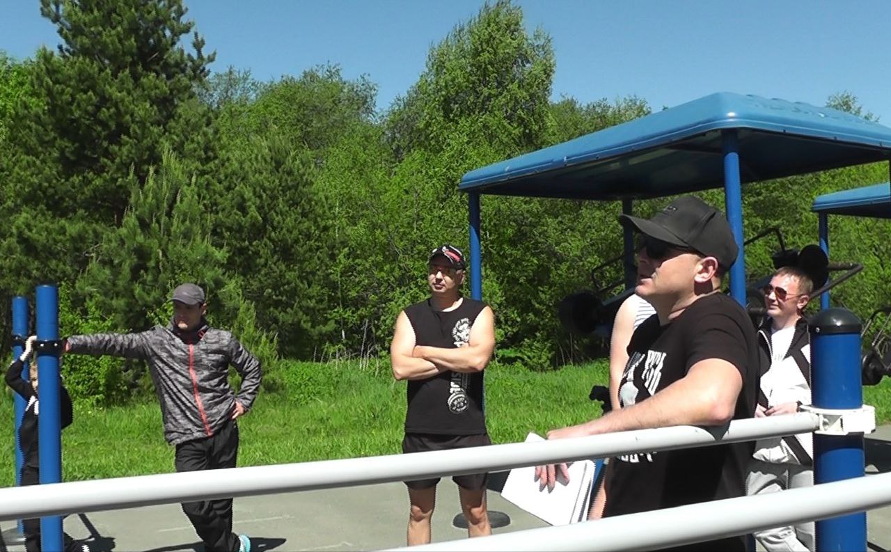 Златоустовские атлеты блеснули силой и мастерством на брусьях!