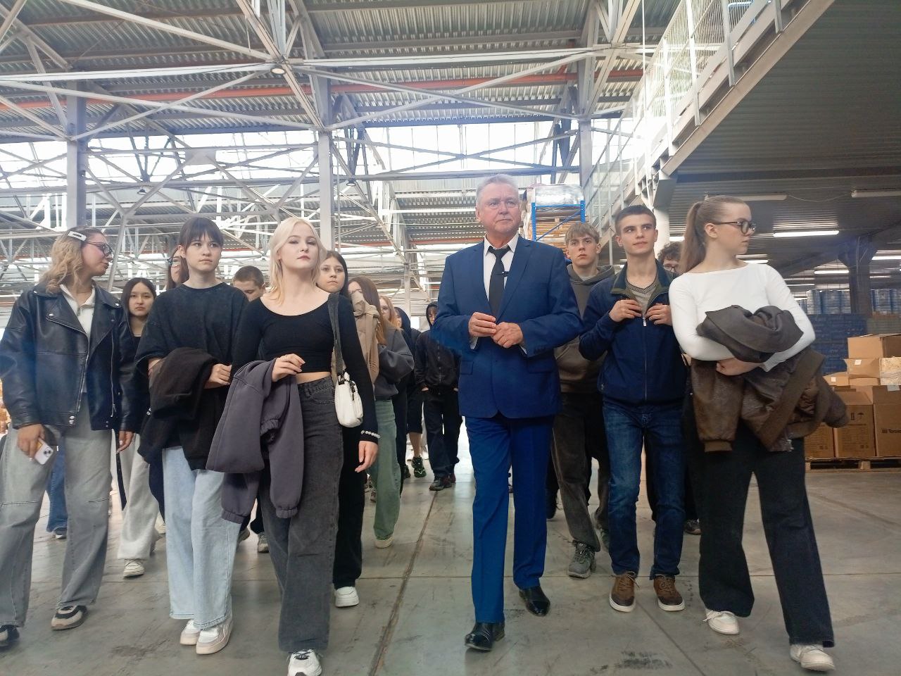 Активисты «Движения первых» познакомились с производством вентиляционного оборудования в Златоусте