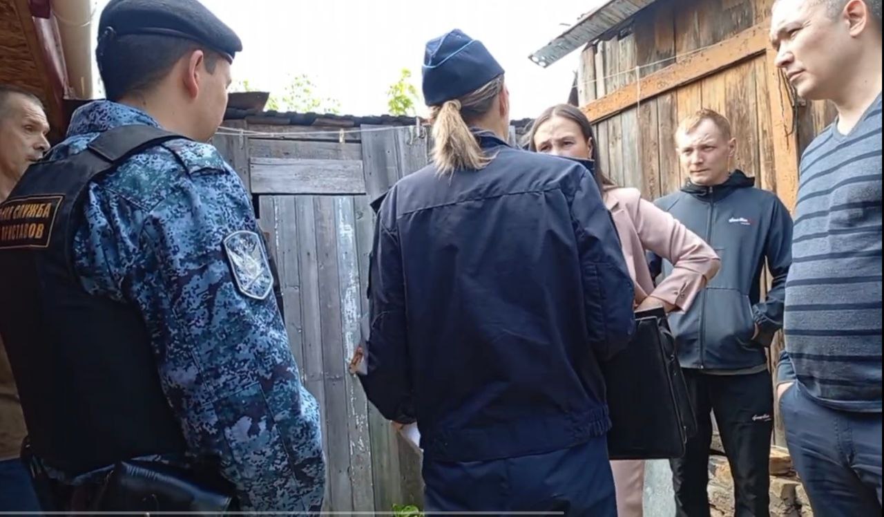 Визит к должникам: юристы и судебные приставы посетили нарушителей в Ашинском районе