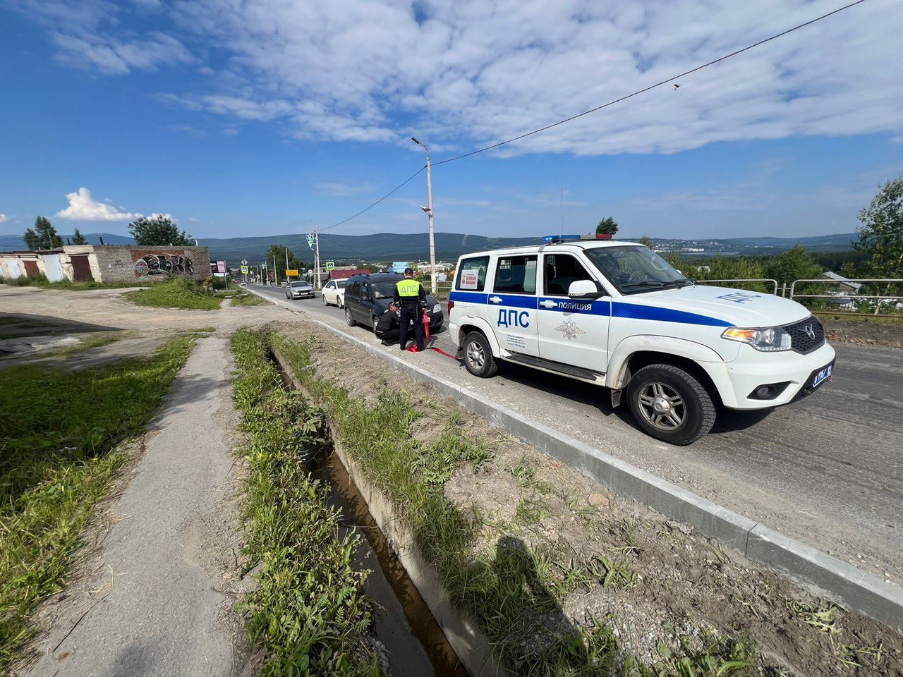 Златоустовский экипаж ДПС помог водителям на дороге