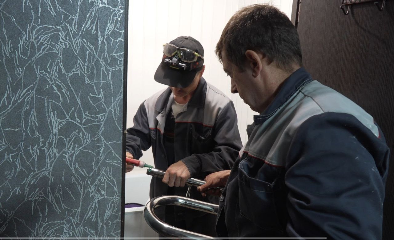 Коммунальная помощь в действии: жители Златоуста получили поддержку от сотрудников УК