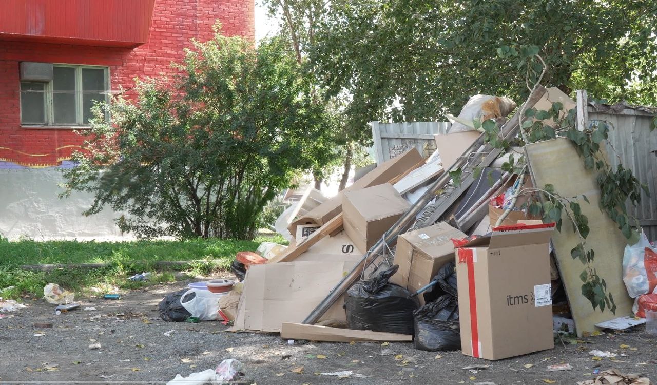 Где договор с регоператором? Беспорядок во дворах портит образ развивающейся Сатки