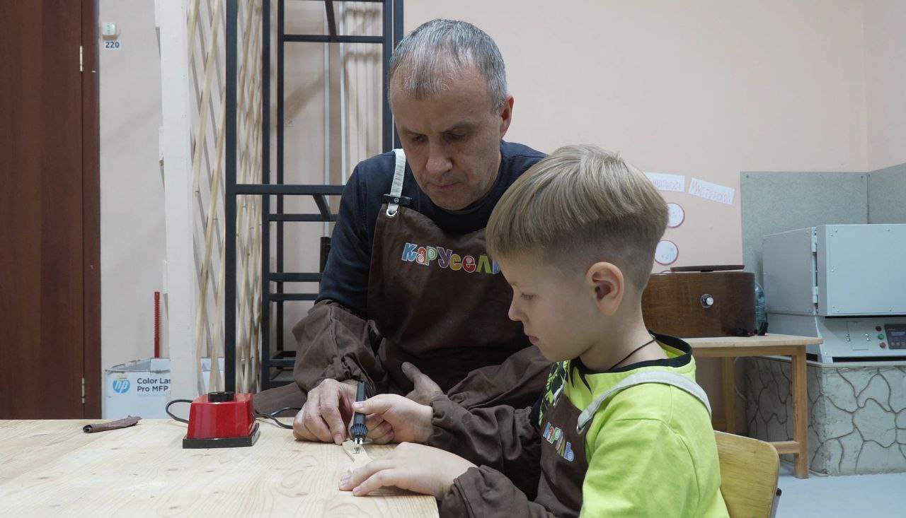 Простое решение для вкусных подарков: лопата для блинов от столяров Златоуста