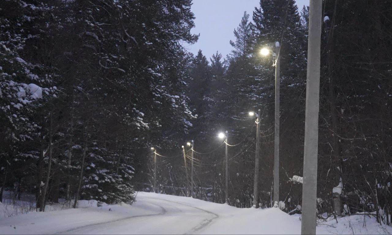 Часть дороги в темноте: жители Златоуста ждут света и асфальта