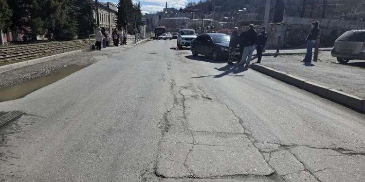 В Златоусте автомобиль сбил несовершеннолетнюю